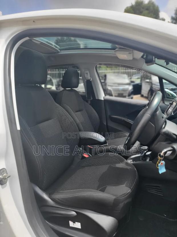 Peugeot 208 2018 White