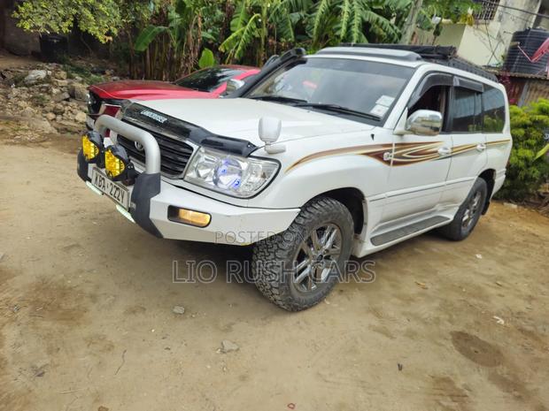 Toyota Land Cruiser 2003 White
