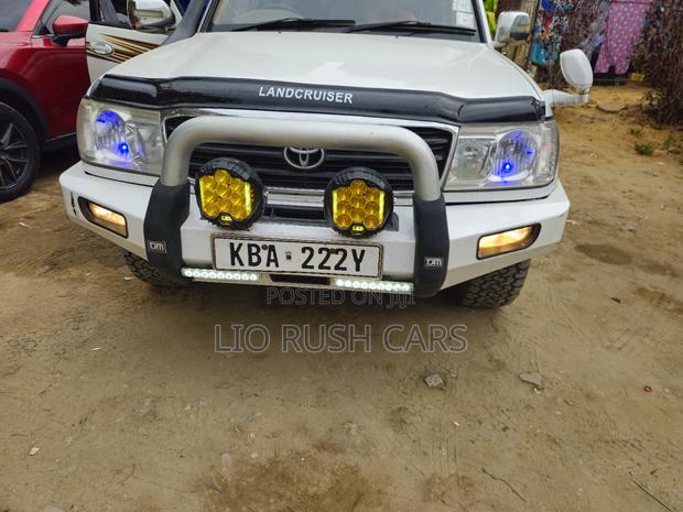 Toyota Land Cruiser 2003 White