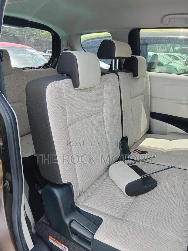 Toyota Sienta 2019