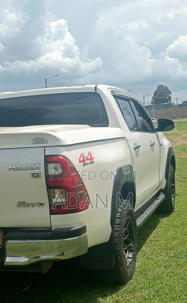 Toyota Hilux 2016 Pearl
