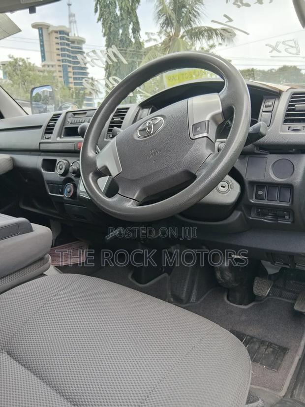 Toyota HiAce 2018 White