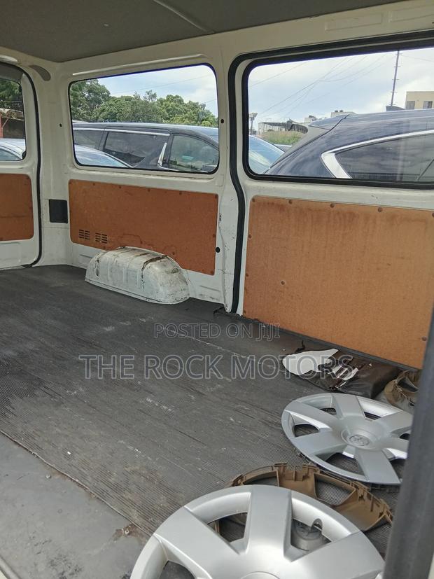 Toyota HiAce 2018 White