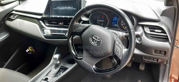 Toyota C-HR 2017 Brown