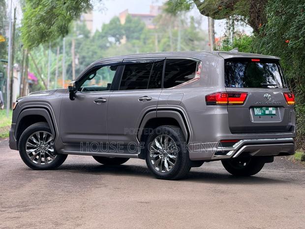 New Toyota Land Cruiser LC300 2023