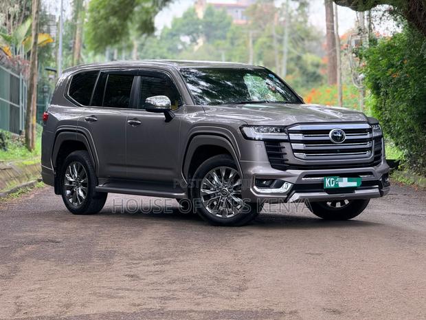 New Toyota Land Cruiser LC300 2023