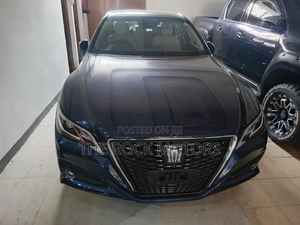 Toyota Crown 2018 Blue