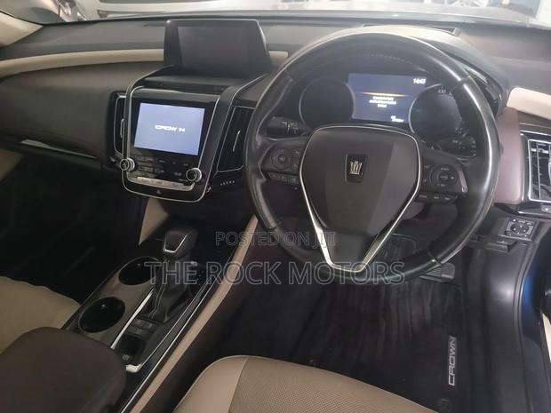 Toyota Crown 2018 Blue