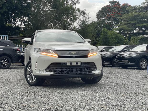Toyota Harrier 2.0 Turbo 2019 White