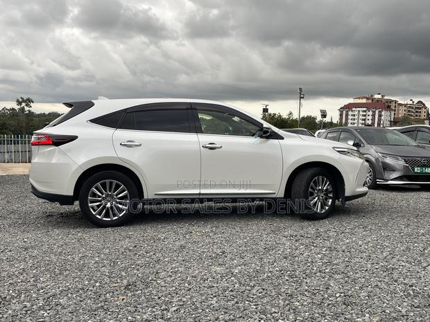 Toyota Harrier 2.0 Turbo 2019 White
