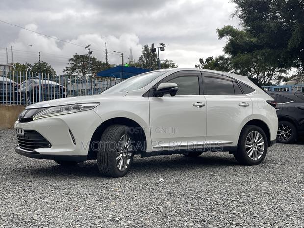 Toyota Harrier 2.0 Turbo 2019 White