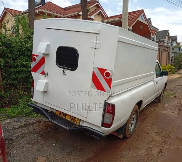 Nissan Hardbody 2010 White