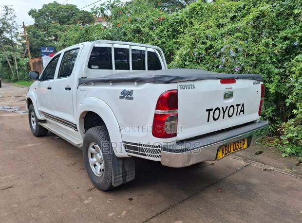 Toyota Hilux 2012 White