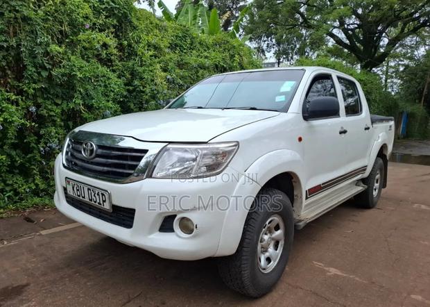 Toyota Hilux 2012 White