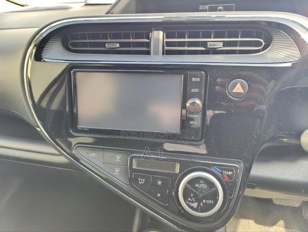 Toyota Aqua 2018 Beige