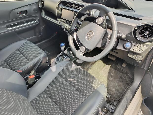 Toyota Aqua 2018 Beige