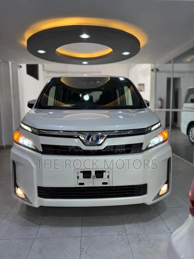 Toyota Voxy 2019 White