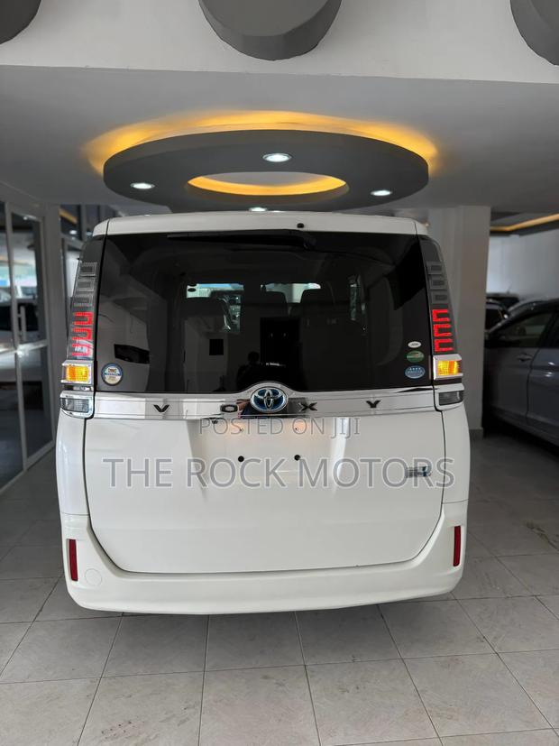Toyota Voxy 2019 White