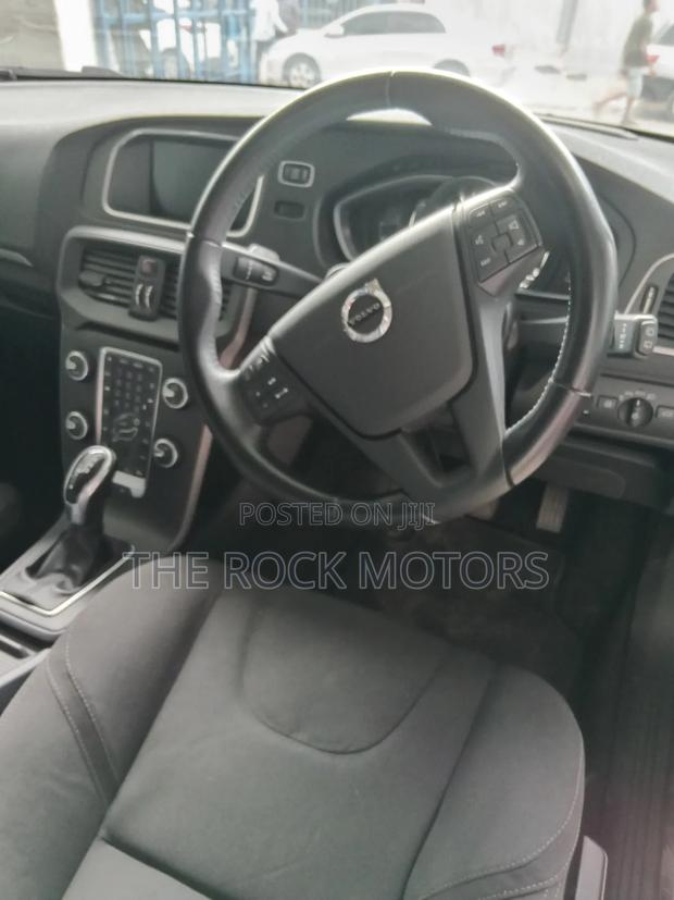 Volvo V40 2017 White