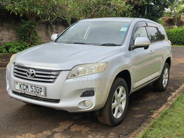 Toyota Vanguard 2010 Silver