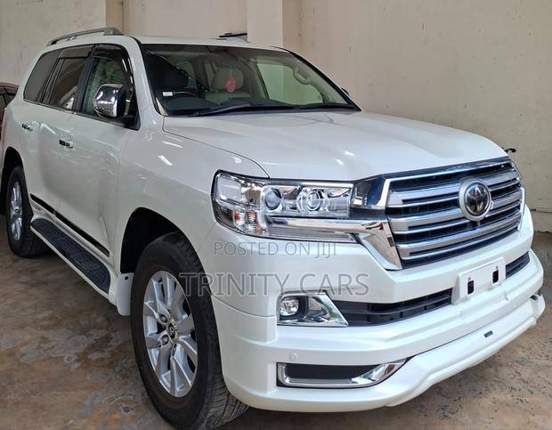 Toyota Land Cruiser 4.6 V8 ZX 2019 White