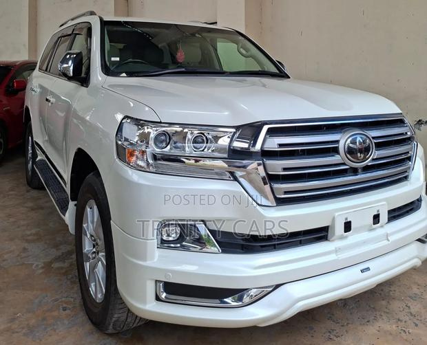 Toyota Land Cruiser 4.6 V8 ZX 2019 White