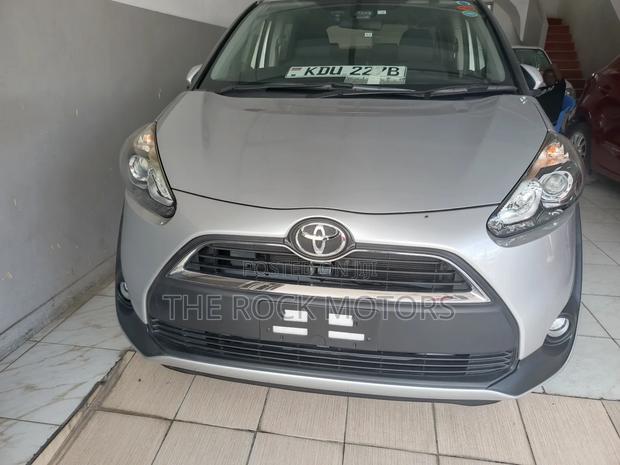 Toyota Sienta 2019 Silver