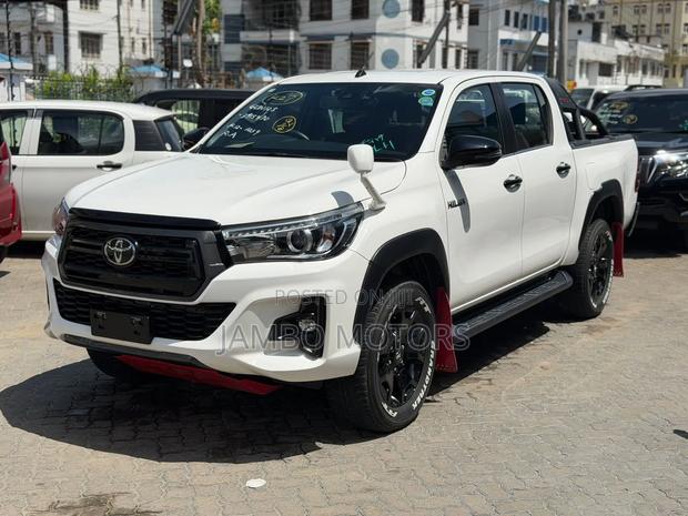 Toyota Hilux Revo Double Cab Deisel 2.4 RWD 2019 White