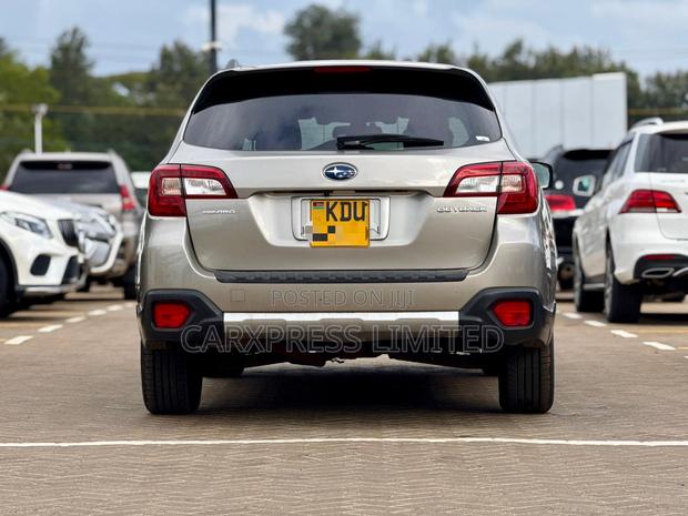 Subaru Outback 2.5i AWD 2016 Gold