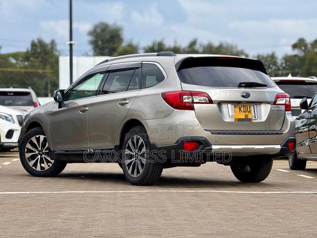 Subaru Outback 2.5i AWD 2016 Gold