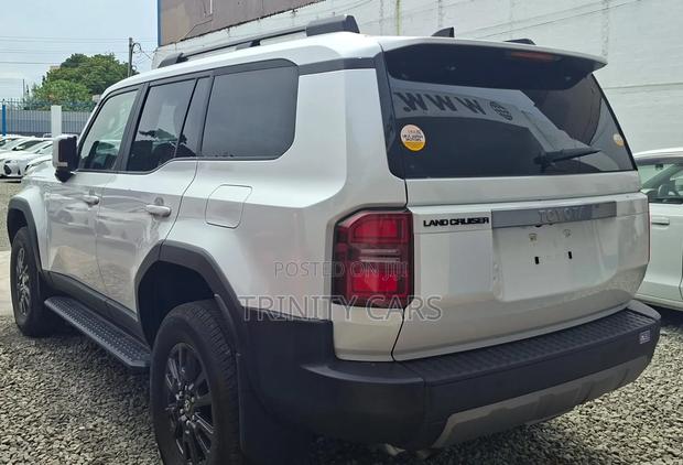 Toyota Land Cruiser Prado 2.7 2024 White