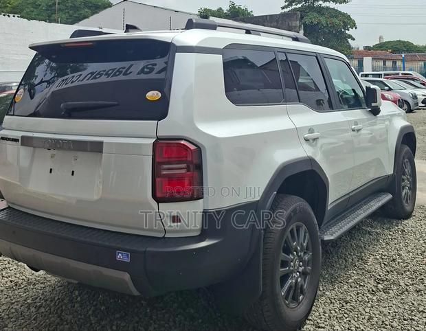 Toyota Land Cruiser Prado 2.7 2024 White