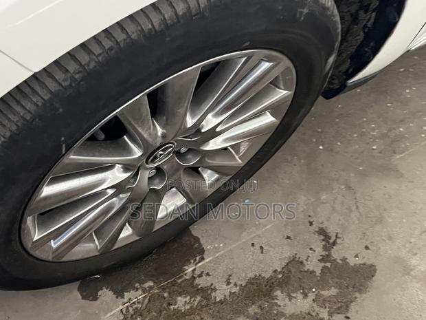 Toyota Harrier 2.5 Hybrid 4WD 2019 White