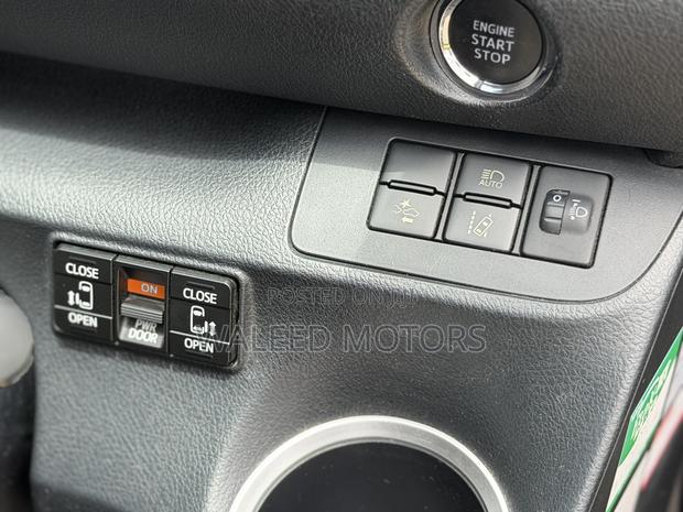 Toyota Sienta 1.5 FWD 2019 Brown