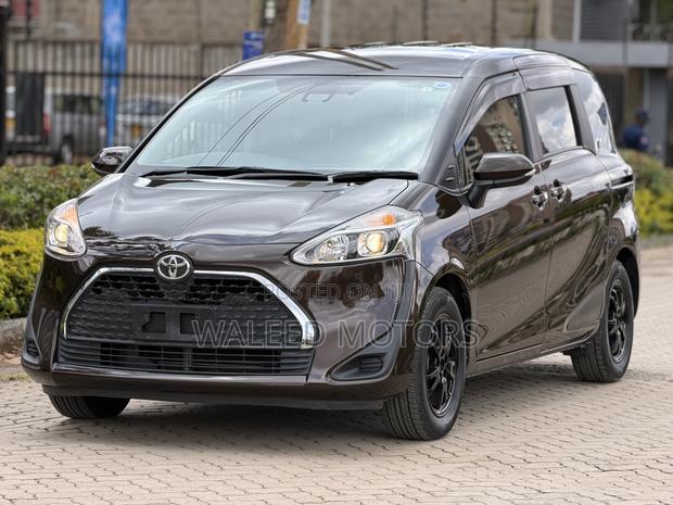 Toyota Sienta 1.5 FWD 2019 Brown