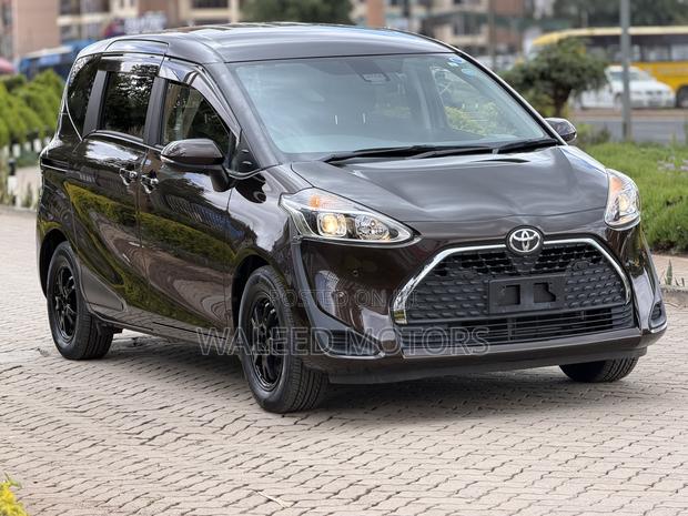 Toyota Sienta 1.5 FWD 2019 Brown