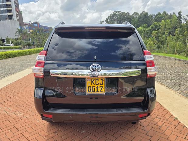 Toyota Land Cruiser Prado 2011 Black