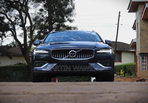 Volvo V60 T5 R-Design FWD 2019 Blue