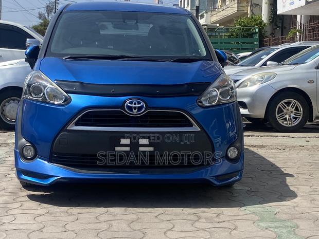 Toyota Sienta 2019 Blue