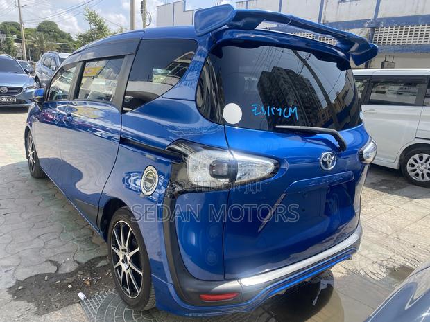 Toyota Sienta 2019 Blue