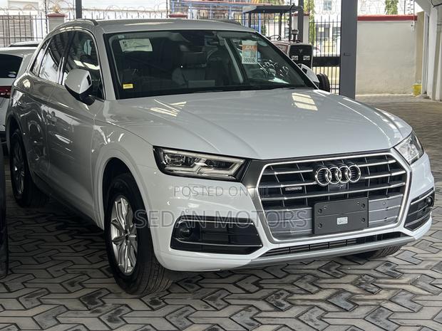 Audi Q5 2.0T Premium AWD quattro 2019 White