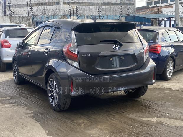 Toyota Aqua 2019 Gray