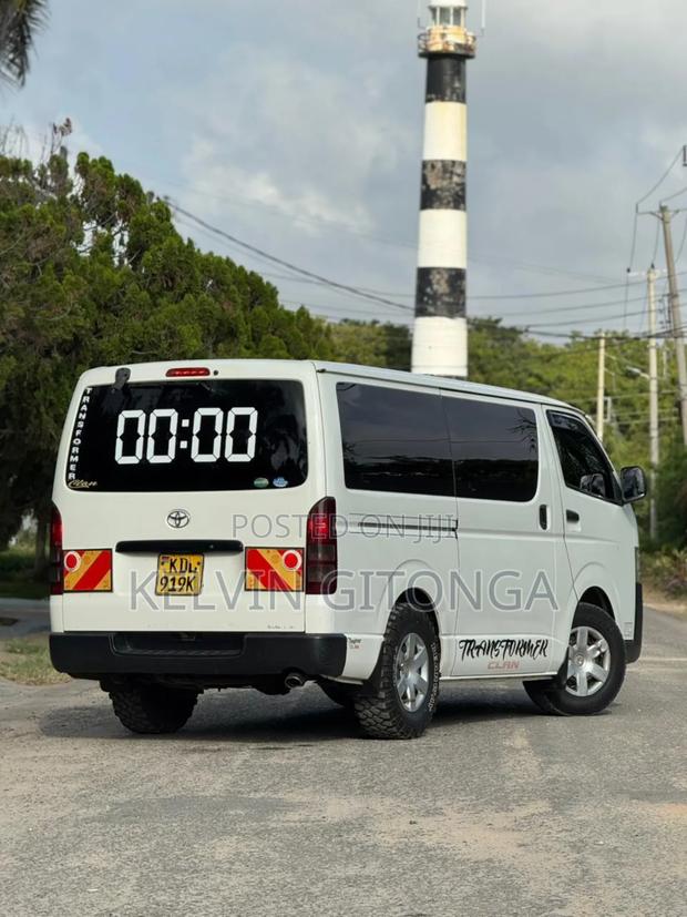 Toyota HiAce 2015 White