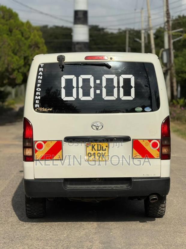 Toyota HiAce 2015 White