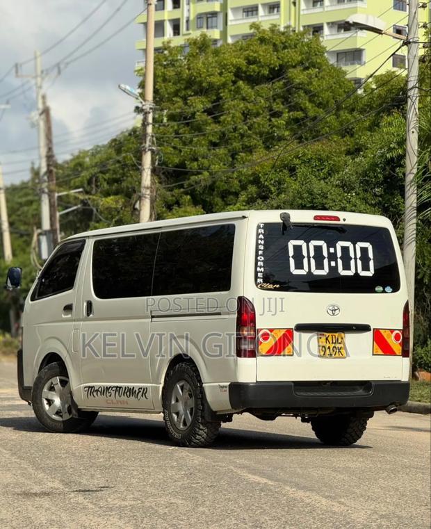 Toyota HiAce 2015 White