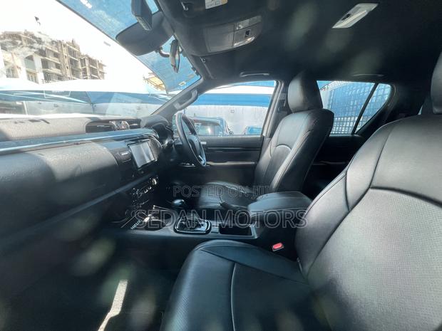 Toyota Hilux 2019 White