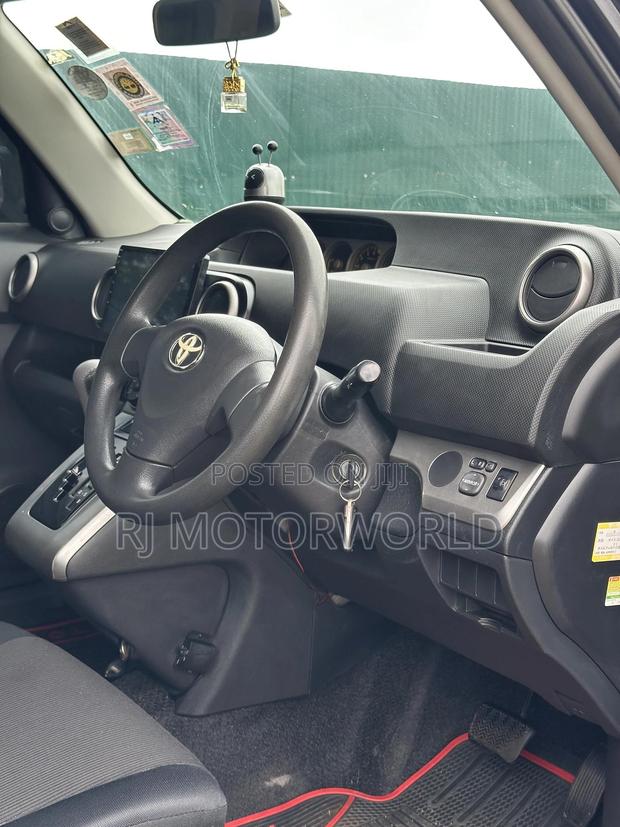 Toyota Corolla Rumion Hatchback 1.5 FWD 2012 Black