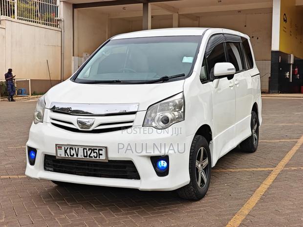 Toyota Noah 2012 White