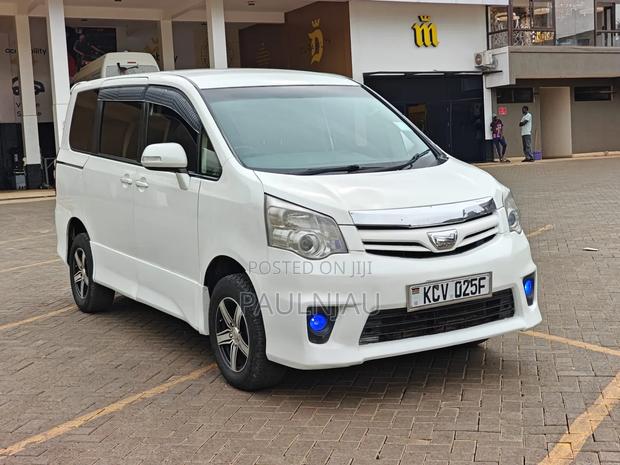 Toyota Noah 2012 White