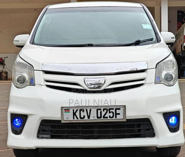 Toyota Noah 2012 White